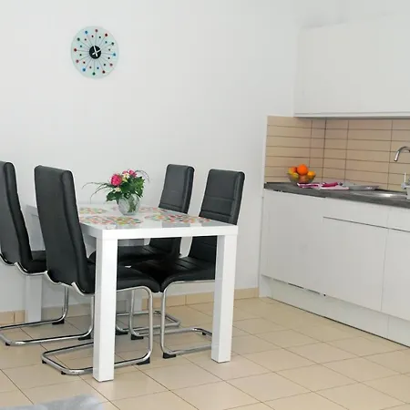 Apartment With Parking Spaces Klenovica, Novi Vinodolski - 15987