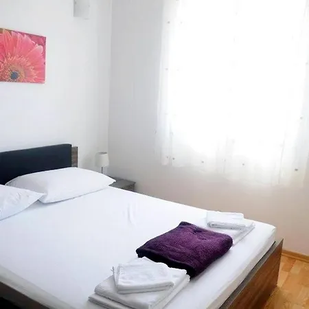 Apartment With Parking Spaces Klenovica, Novi Vinodolski - 15987