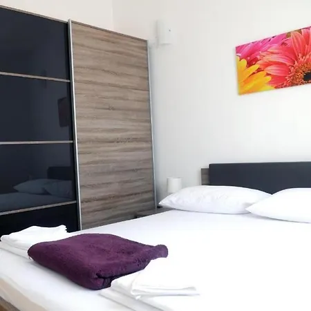 Apartment With Parking Spaces Klenovica, Novi Vinodolski - 15987 *