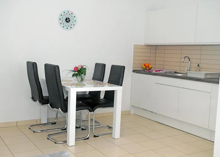 דירה With Parking Spaces Klenovica, Novi Vinodolski - 15987