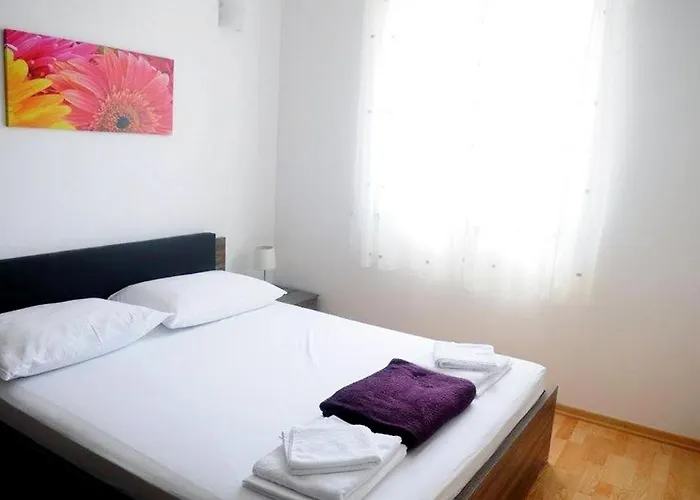 דירה With Parking Spaces Klenovica, Novi Vinodolski - 15987